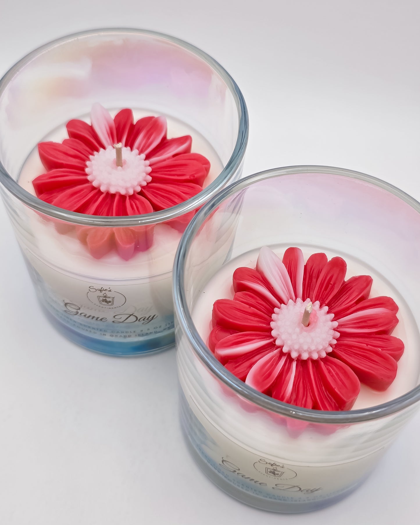 Game Day – Fresh Cotton & Clean Linen Candle (6.5oz, Blue & White Marble with Red Daisy, Iridescent Jar)