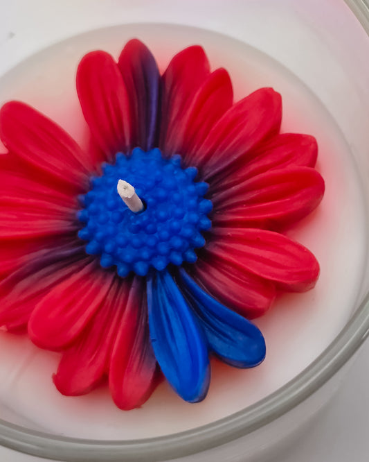 Game Day – Fresh Cotton & Clean Linen Candle (6.5oz, Red & Blue Daisy, Iridescent Jar)