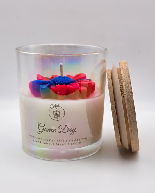 Game Day – Fresh Cotton & Clean Linen Candle (6.5oz, Red & Blue Daisy, Iridescent Jar)